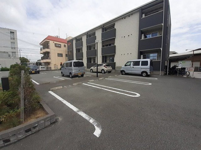 【駐車場】 | アマルフィ３７ | 駐車場に車を止められます