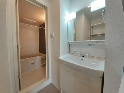 【洗面所】 | フェリスⅢ | 忙しい朝には欠かせない洗面所です