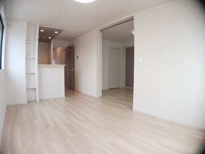 【居間・リビング】 | ロジュマンⅢ | こちらの居間で趣味の時間をお楽しみください