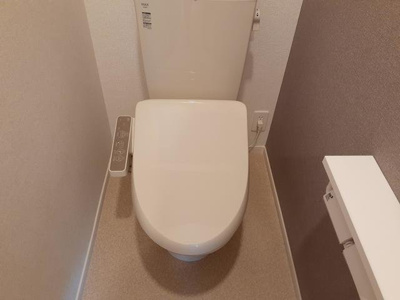 【トイレ】 | ヴィラ　ドゥ　グレーヌ梅ケ谷Ｂ | 落ち着いたトイレです