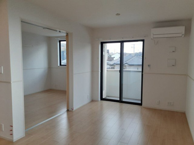 【居間・リビング】 | クオーレⅡ | こちらの居間で趣味の時間をお楽しみください