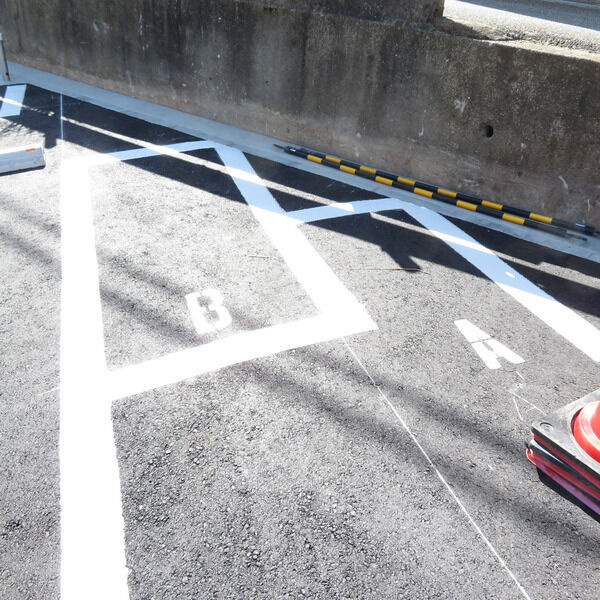 YKメゾン向陽の駐車場