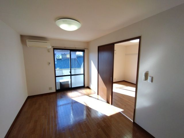 パティオリバーサイドⅡの居間・リビング