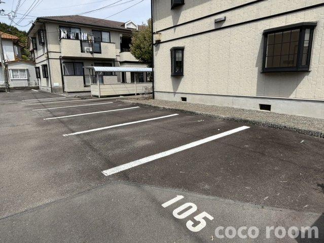 サンビレッジエリカB棟の駐車場