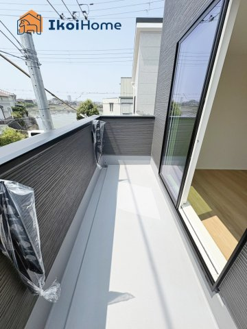 神戸市西区伊川谷町潤和25-1期　全2棟2号棟　新築戸建のバルコニー|【ホームページに現地動画掲載中】●年中無休：当日予約可●バルコニーには屋根はございません！