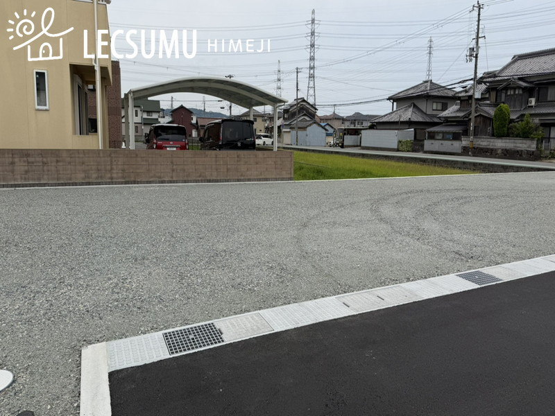 姫路市北原/全5区画の前面道路含む現地写真