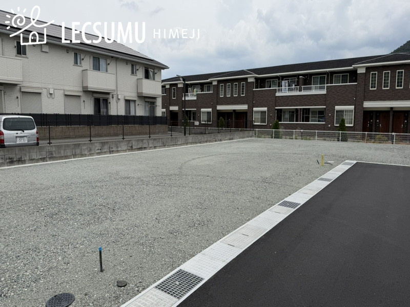 姫路市北原/全5区画の前面道路含む現地写真
