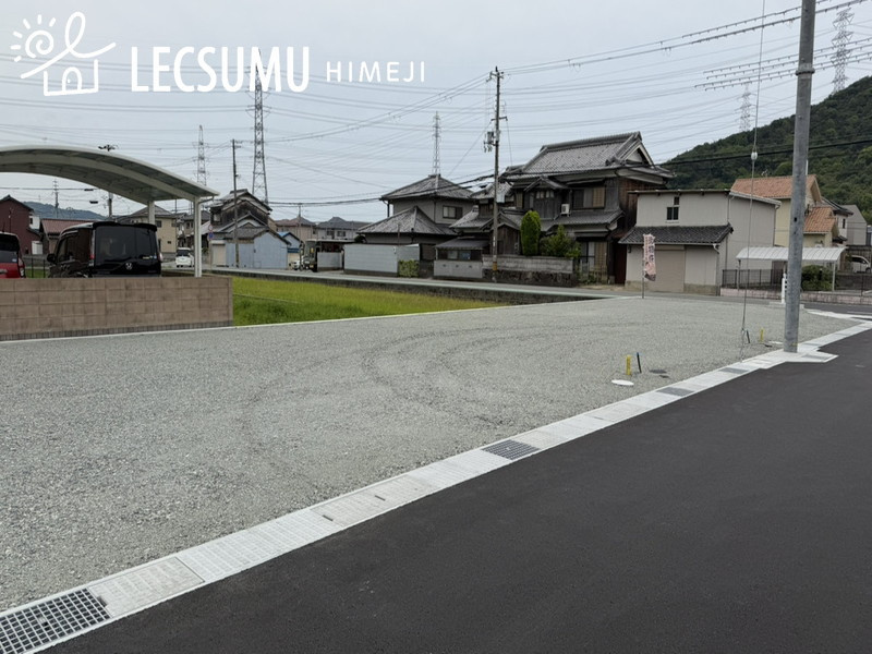 姫路市北原/全5区画の前面道路含む現地写真