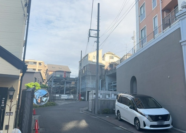 【駐輪場】 | ランドシティ古淵アルテリア | マンションの駐輪場は、事前に空きがあるか確認を取ると安心です。せっかく入居したのに駐輪スペースがない！なんてことになったら大変ですよね。そこで、内見時や購入前にはまず事前に確認しておくと良いでしょう。
