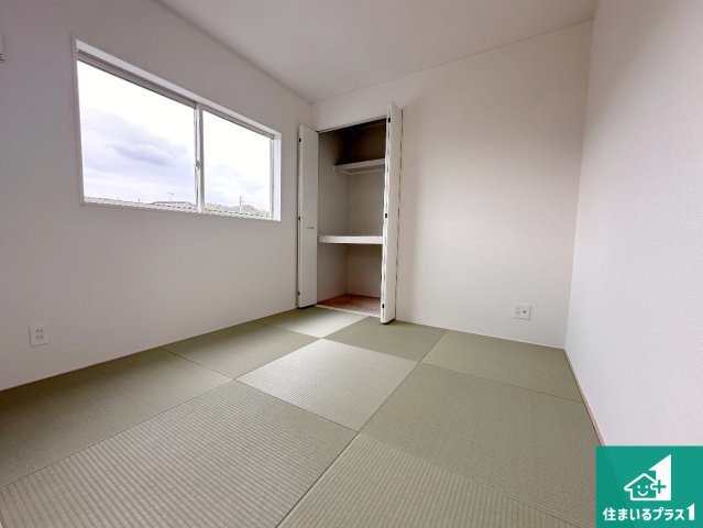 明石市大久保町谷八木　第6期　新築一戸建ての和室|一室あると便利な和室は客間としてだけでなく、小さなお子様のプレイルームや食後のくつろぎスペースとしてもご利用いただけます。収納もついていますので大活躍間違いなし！