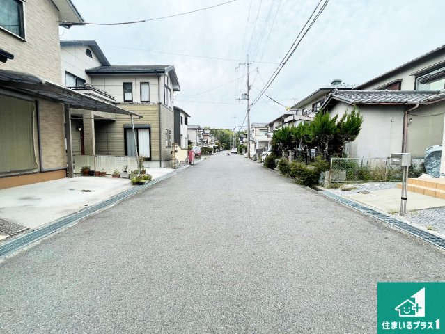 近江八幡市安養寺町　第2期　新築一戸建ての前面道路含む現地写真|周辺は落ち着いた街並みの住宅地！子育てがしやすい住環境です！まだ未完成ですが、現地でしかわからない事もございます。是非一度ご覧ください。