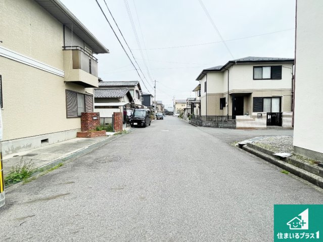 近江八幡市安養寺町　第2期　新築一戸建ての前面道路含む現地写真|周辺は落ち着いた街並みの住宅地！子育てがしやすい住環境です！まだ未完成ですが、現地でしかわからない事もございます。是非一度ご覧ください。