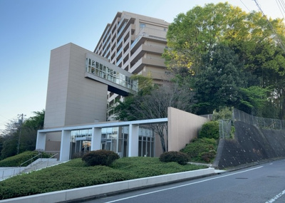 【外観】 | フェアヒルズ南大沢シエルコート | マンションの外観は非常に重要なポイントです！外観の善し悪しは資産価値に大きな影響を与えます。外観のいいマンションを購入することで、高値で売却がしやすく、買い手が見つかりやすいというメリットがあります。