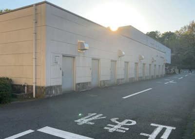 【設備】 | フェアヒルズ南大沢シエルコート | 共有部分は、住民なら誰もが使える設備のこと。例えば駐車場やエレベーター、インターネット設備、セキュリティ設備などがあります。他にも、マンションの廊下・外部階段やエントランス・ゴミ置き場などがあります。