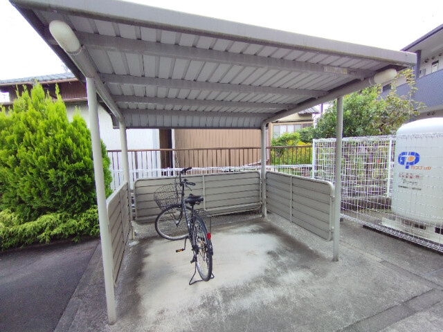 グランディール藤川の駐車場