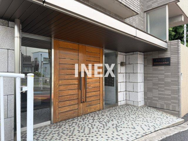 横浜市西区岡野２丁目の賃貸マンションのエントランス