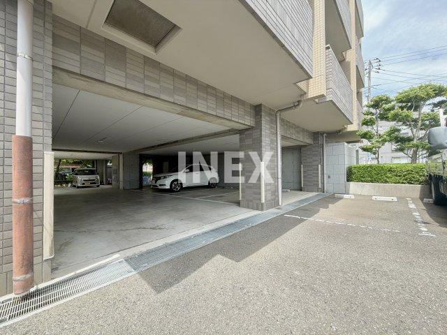 横浜市西区岡野２丁目の賃貸マンションのエントランス