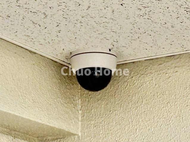 牡丹町住宅の防犯設備|【防犯カメラ】何かあった時の大事な証拠になることももちろんなりますが、防犯というくらいですので大事なのは防犯カメラがあることによって抑止力につながることですよね。