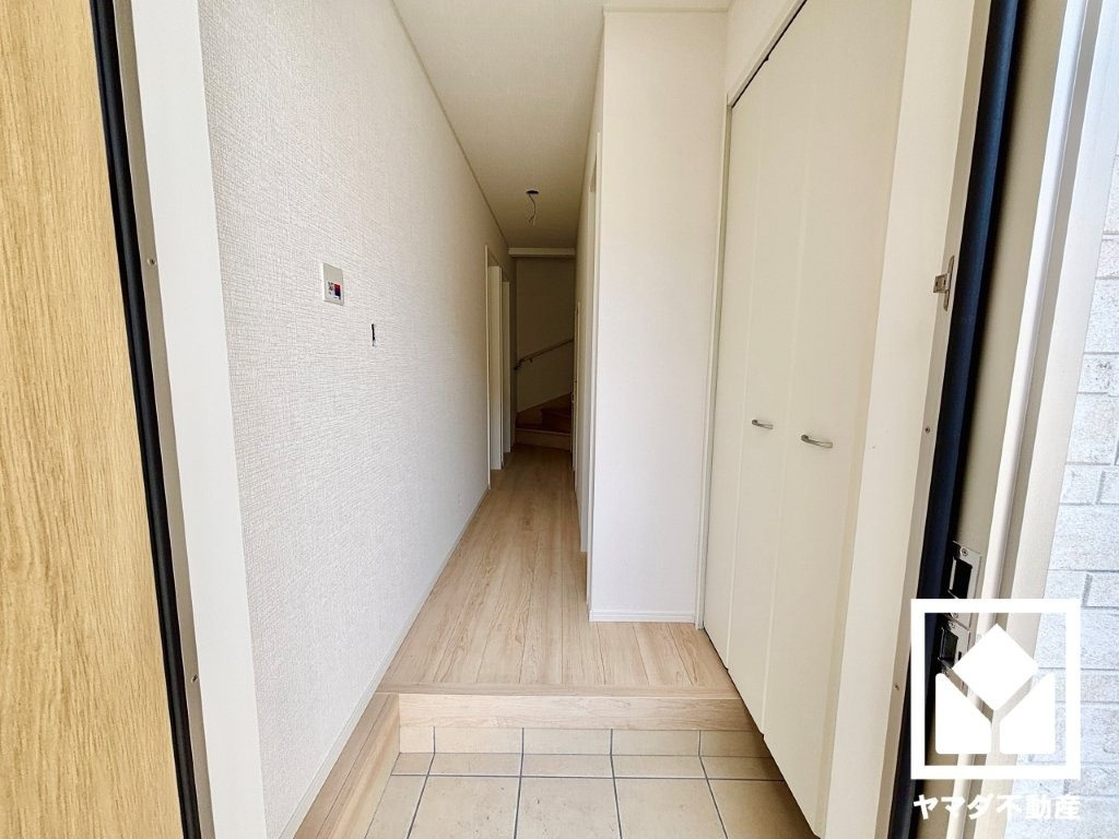 伏見区羽束師菱川町　第1　6号棟の玄関