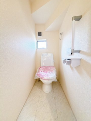 【トイレ】 | 伊勢崎市国定町　新築住宅 | 清潔感にあふれた空間と機能的な洗浄装置。毎日何度も使う場所だから快適に。便利に。