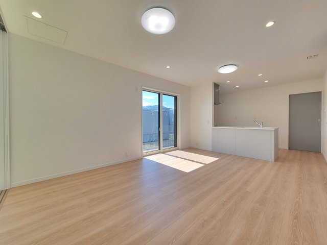 三田小学校前・新築戸建の居間・リビング