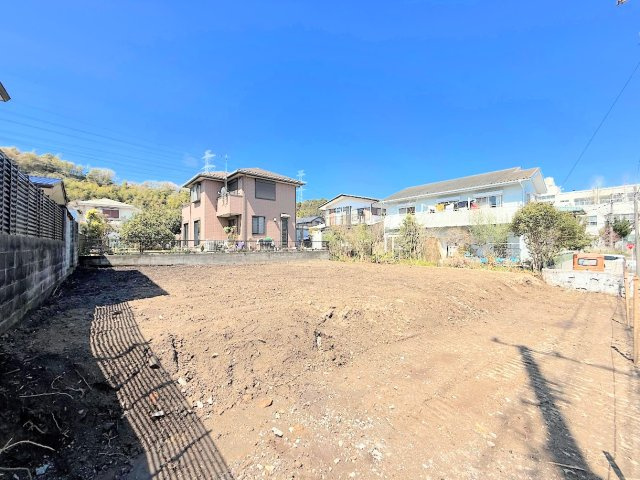 栄区野七里2丁目　売地の外観|◆一戸建てを中心とした街並みが整然と続き、周辺は高い建物が建っていないので、緑の多い閑静な趣を感じる環境です。街並みや周辺環境も重要なポイントです！！