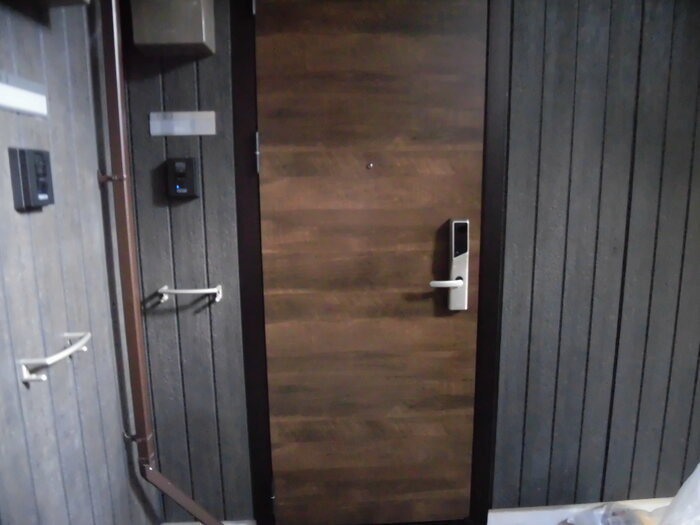 D－ROOM清水新地の玄関