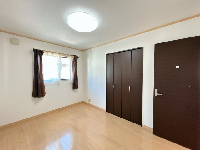 いわき市小名浜相子島　3SLDKの住宅です。の洋室|明るい洋室です