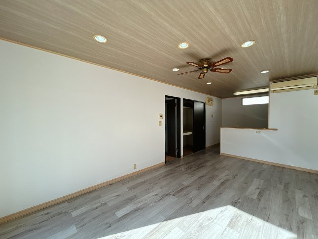 いわき市小名浜相子島　3SLDKの住宅です。の洋室|◆居室の写真です◆　柔らかい陽光が差し込む明るいお部屋を演出☆　使い勝手の良い間取りなので、ご家族の状況の変化にも耐えられますね。


