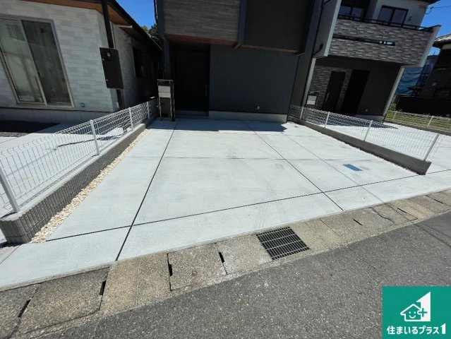 ★10(月)～16(日)現地見学可能！★甲賀市水口町日電　全2邸の駐車場|並列２台駐車可能！ゆとりの駐車スペースで車庫入れもスムーズ！