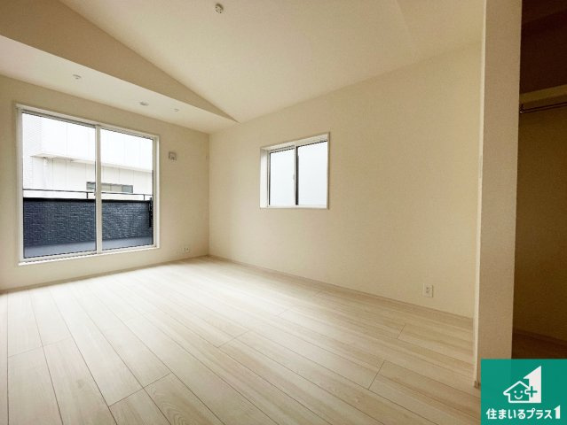 ★10(月)～16(日)現地見学可能！★甲賀市水口町日電　全2邸の洋室|シンプルな洋室は、自分好みのインテリアが楽しめます♪ご家族とインテリアや家具を選びに行くのは入居時の醍醐味の一つです。ぜひお楽しみください♪