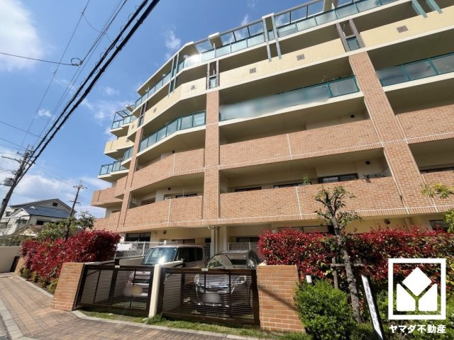 パレ武庫之荘富松の杜の外観|すべり台やブランコなどの遊具が設置された「富松公園」まで徒歩3分、球技のできるフェンス付きのグラウンドなども備えた「椀田公園」まで徒歩8分など徒歩圏内に複数の公園があり、子育て世帯の方にもお勧めです。