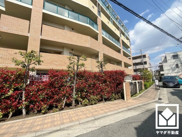 パレ武庫之荘富松の杜の外観|震度6強から7程度の大地震でも倒壊しない設計が義務付けられた新耐震基準適合マンションで、安心してお住まいいただけます。