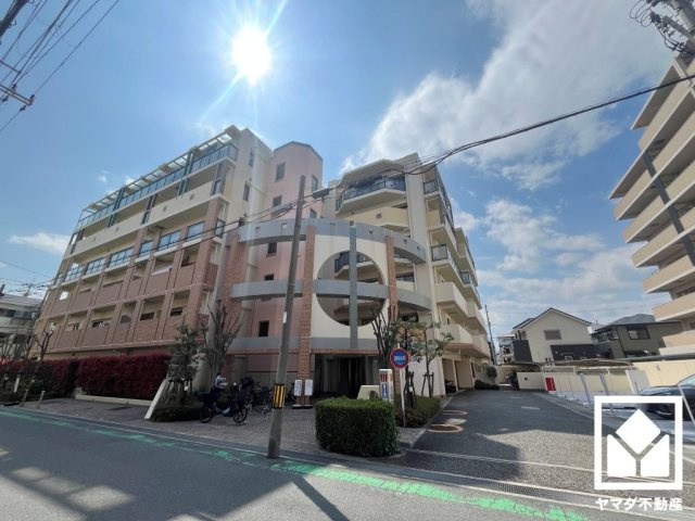 パレ武庫之荘富松の杜の外観|全居室に窓がございます。明るい陽光がたっぷり差し込む心地よい生活空間です。全居室に収納もございますので、お部屋の広さを最大限に活用できます。
