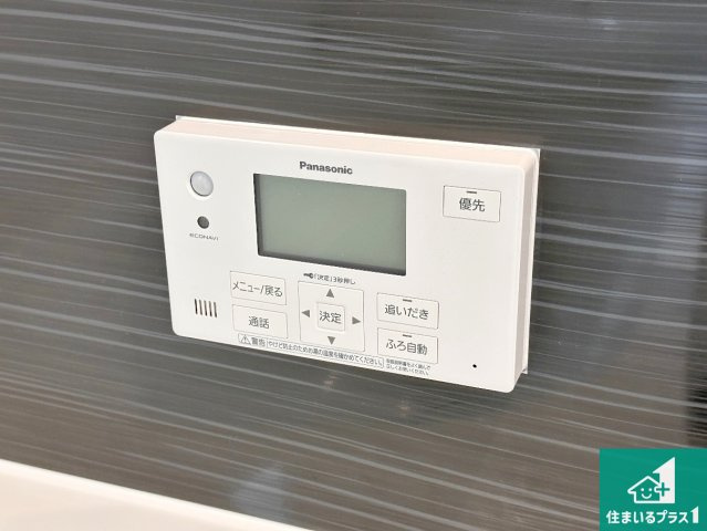 明石市大久保町谷八木　第6期　新築一戸建ての発電・温水設備|給湯器リモコン（浴室側）省エネタイプの給湯器でお湯はり・追い炊き自由自在！お子様から高齢者の方まで、みんなが操作しやすいボタン配置です。