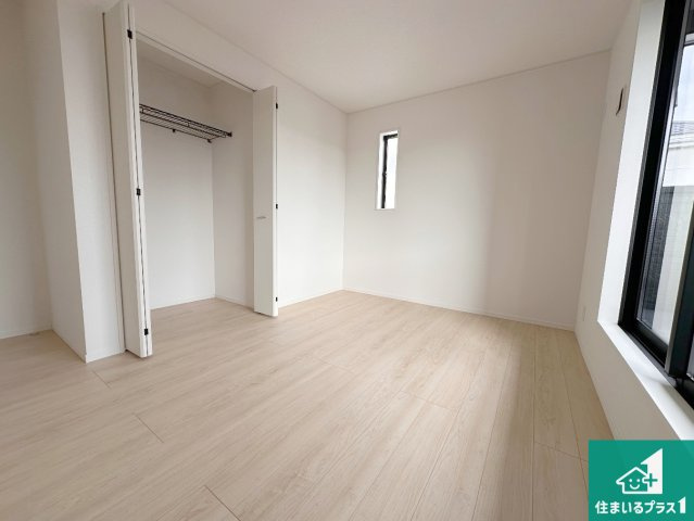 明石市大久保町谷八木　第6期　新築一戸建ての洋室|収納スペースが充実しているので子供の成長に合わせてたくさん収納ができます！家族構成に合わせた様々な活用ができる収納！