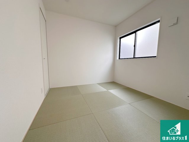 明石市大久保町谷八木　第6期　新築一戸建ての和室|一室あると便利な和室は客間としてだけでなく、小さなお子様のプレイルームや食後のくつろぎスペースとしてもご利用いただけます。収納もついていますので大活躍間違いなし！
