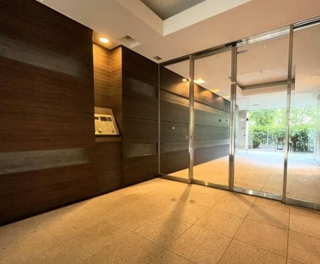 イニシア新座ビューステージのエントランス