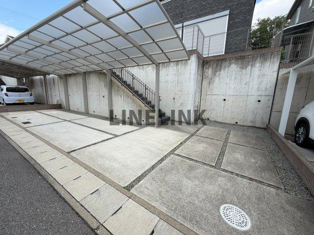 はつが野一丁目戸建の駐車場