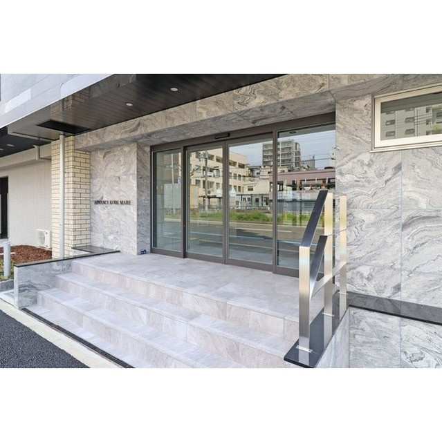 アドバンス神戸マーレのエントランス|ゆとりのあるエントランスです