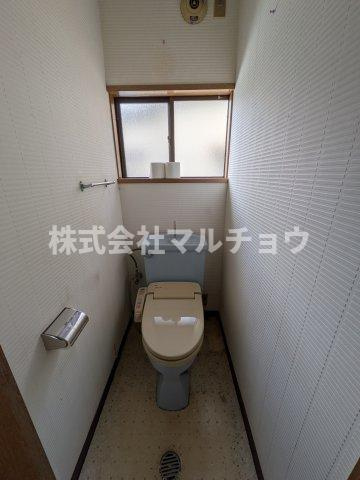 明洋2丁目戸建てのトイレ|ゆったりとした空間のトイレです
