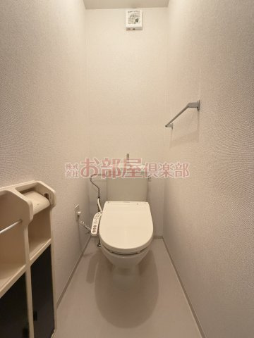 ニューライフつぶくB棟のトイレ|ゆったりとした空間のトイレです