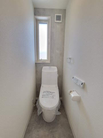 三田小学校前・新築戸建のトイレ