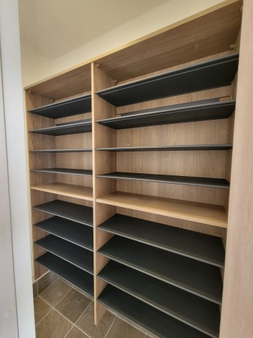 三田小学校前・新築戸建の玄関