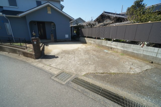 東吉田貸家の駐車場|初期費用ご相談ください！