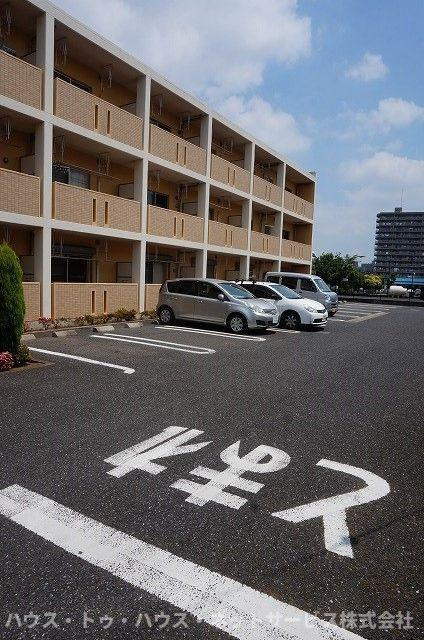 フィオーレの駐車場
