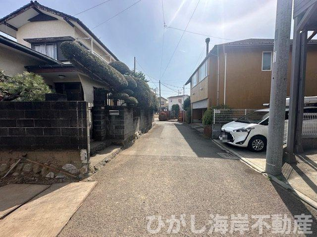 茅ヶ崎市松が丘２丁目　新築戸建　全２棟の前面道路含む現地写真|3月29日撮影　建築中　現地外観