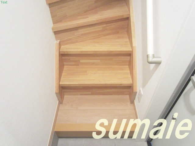 ＲＯＷ　ＨＯＵＳＥ　上中里の設備|玄関入ってすぐに階段です☆