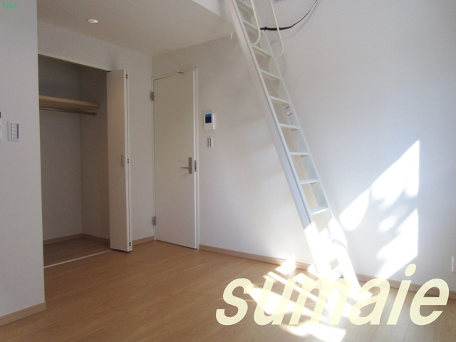 ＲＯＷ　ＨＯＵＳＥ　上中里の洋室|陽のあたる洋室です☆