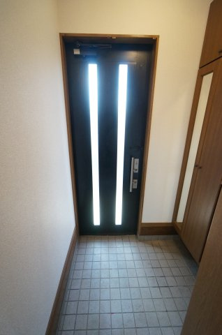 グラド横戸町の玄関|ご見学・ご契約時の送迎可能！